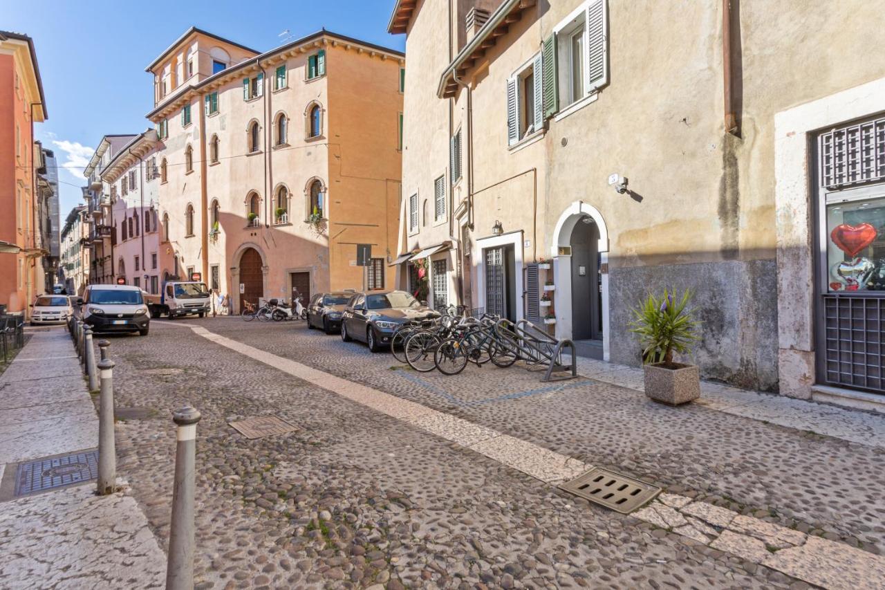Appartamento Carega - Affitti Brevi Italia ヴェローナ エクステリア 写真
